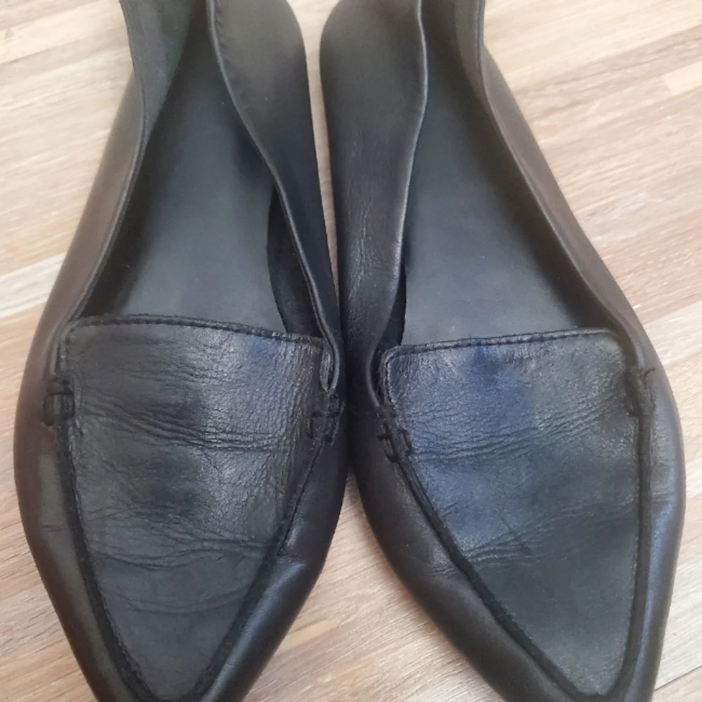 Pointed flats - Picture 1 of 7
